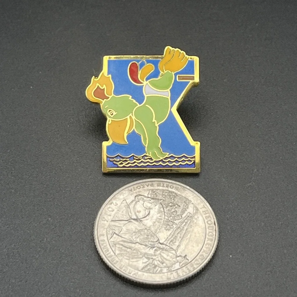 1987 Tenth Pan American Games Marsh Amigo‎ Mascot Diving Lapel Hat Pin
